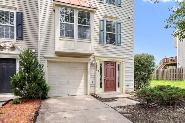 Building Photo - End-Unit Townhome in Spotsylvania!