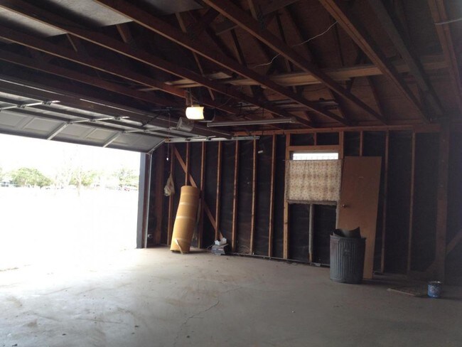 Building Photo - 1013 Tennant St