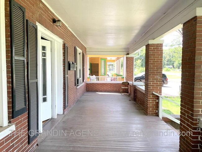 Foto del edificio - 1306 Patterson Ave SW