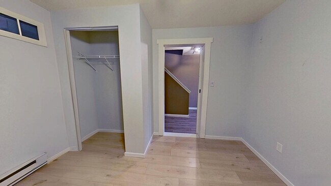 Building Photo - Townhouse