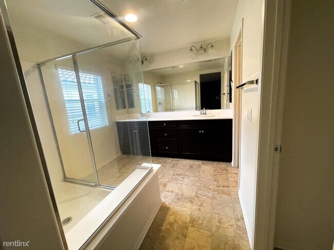 Building Photo - 4 br, 3 bath Condo - 327 Paseo Gusto