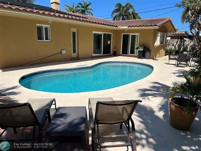 Foto del edificio - 2100 NE 57th St
