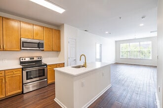 2BR, 2BA - 1,139SF - The Mosswood - Kitchen - The Highlands at Morris Plains