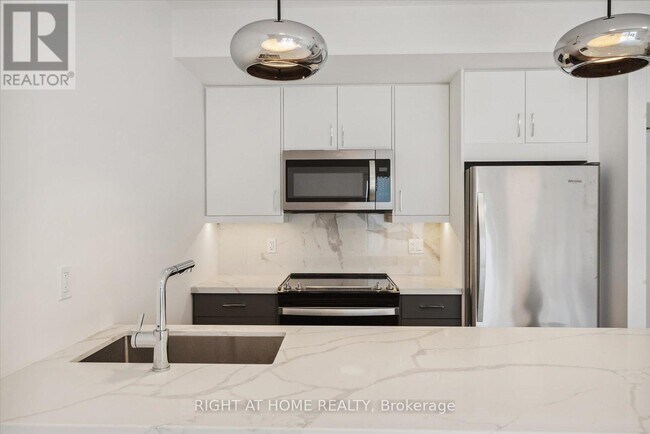 Building Photo - 367 Howland Ave