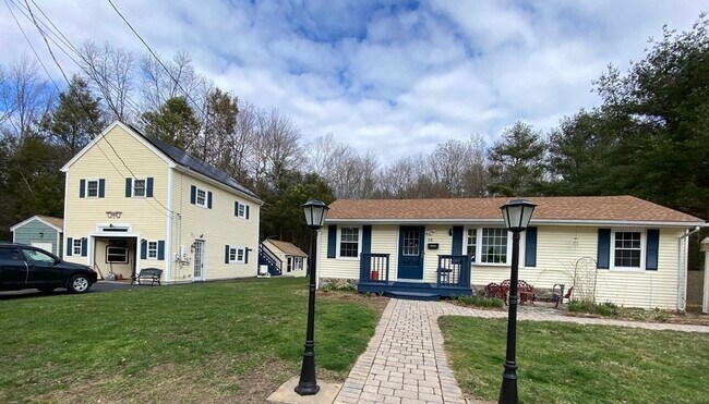Building Photo - 12 Park Ln