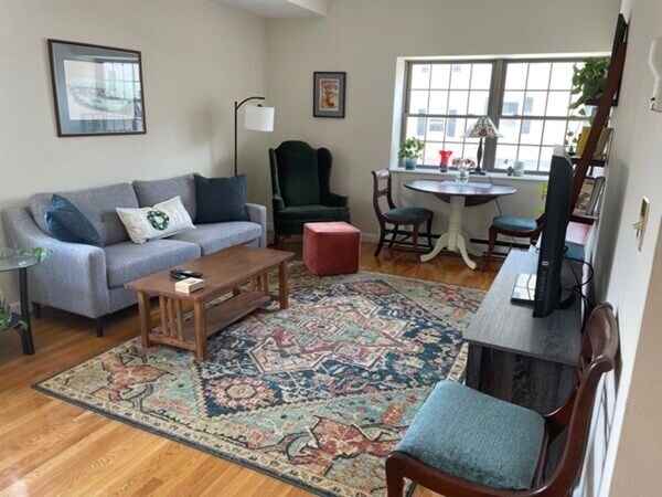 Foto principal - 191 Bunker Hill St