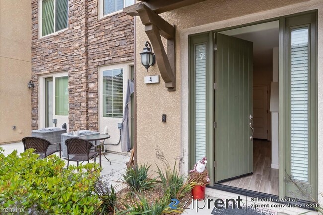 Building Photo - 4 br, 3.5 bath Townhome - 3057 San Jose Vi...