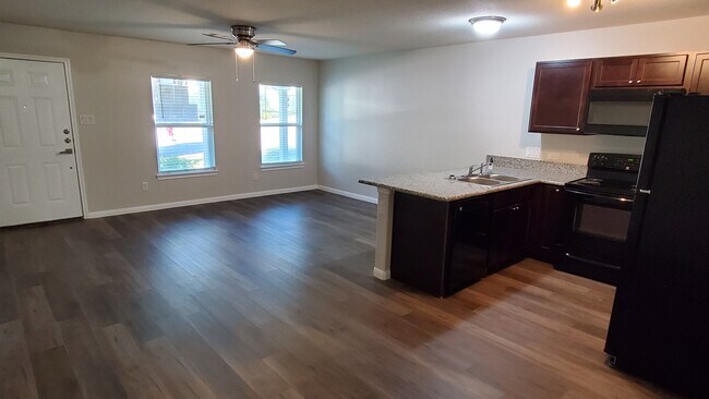 Foto del edificio - 609 Cedar Point Dr