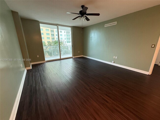 Foto del edificio - 1745 E Hallandale Beach Blvd