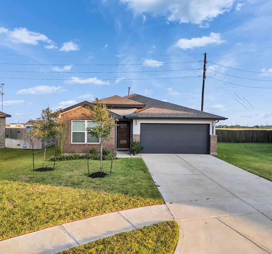 Foto principal - 14510 Rain Tree Dr