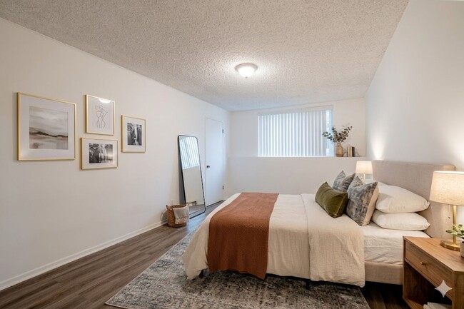 Foto del edificio - Spacious 1 bed 1 bath apartment in Santa Monica!
