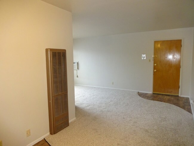 Building Photo - 5492 Carlson Dr