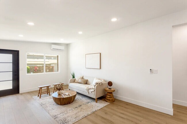 Foto del edificio - 820 Iris Ave