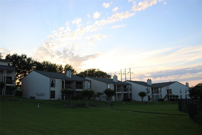Building Photo - 104 Lakeview Terrace