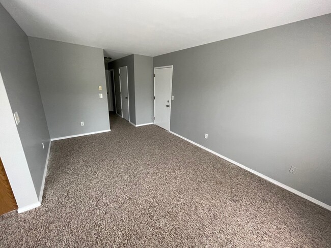 Building Photo - 405 E Reed St