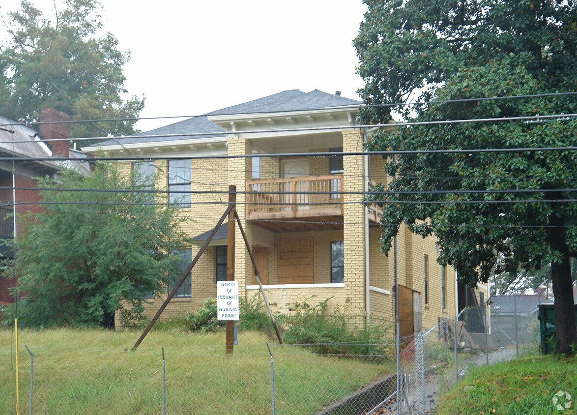 Building Photo - 520 NE Boulevard