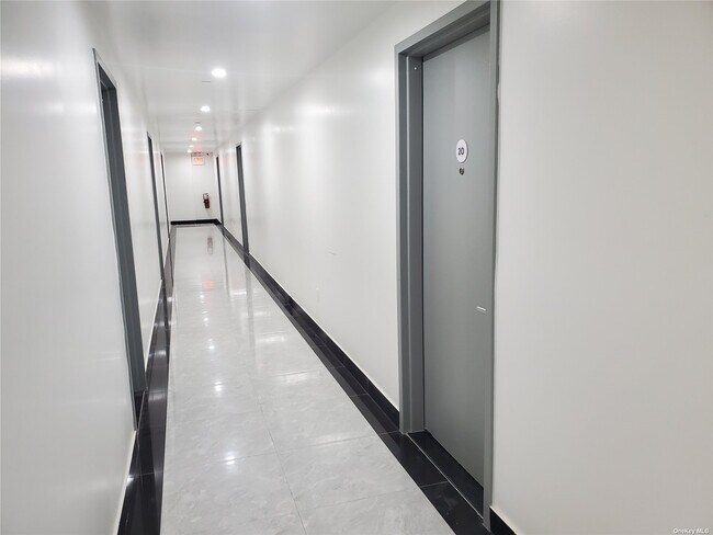Foto del edificio - 14425 Sanford Ave