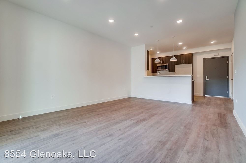 Foto del edificio - 8600 Glenoaks Blvd