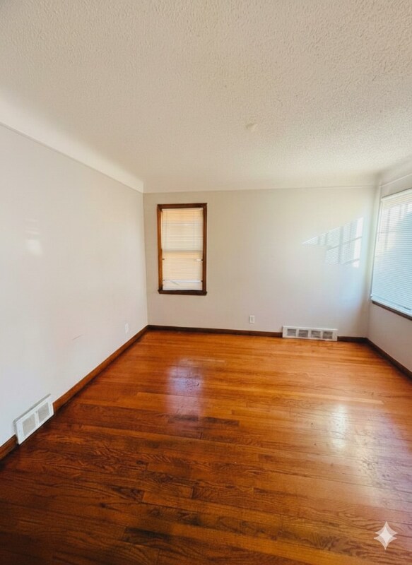 Foto del edificio - 15625 Bringard Dr