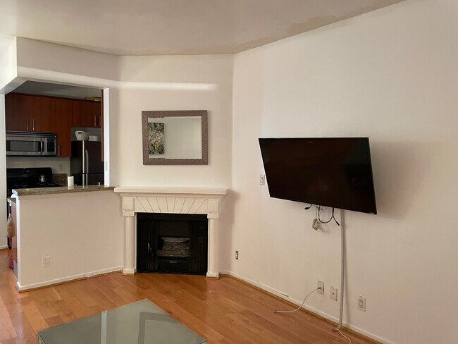 Building Photo - 620 S Gramercy Pl