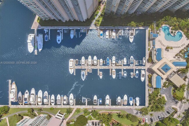 Foto del edificio - 3370 Hidden Bay Dr
