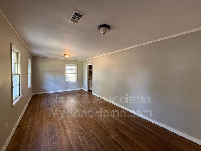 Foto del edificio - 7618 Marvin Rd