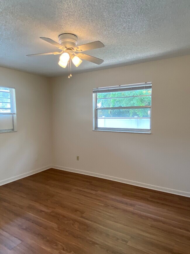 Foto del edificio - 6770 49th Ave N