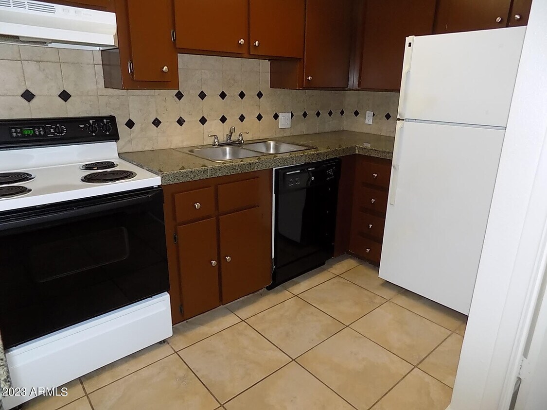 Foto principal - 700 E University Dr