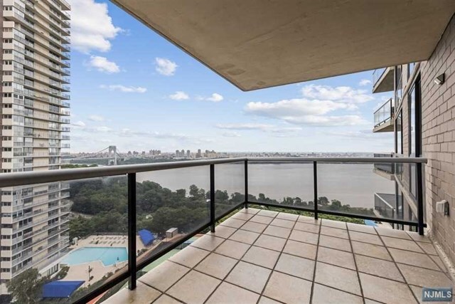 Foto del edificio - 1512 Palisade Ave