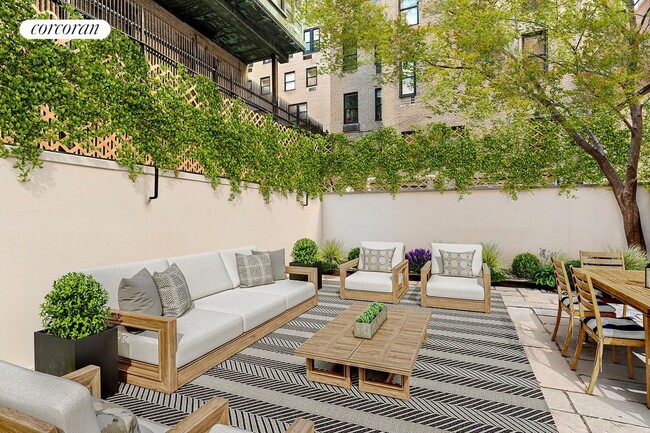 Building Photo - 6 E 65th St