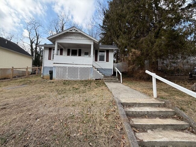 Building Photo - 330 Montgomery Ave