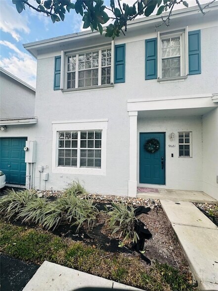 Building Photo - 9681 Santa Rosa Dr
