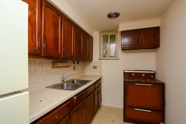 Foto del edificio - 3825 N Pine Grove Ave