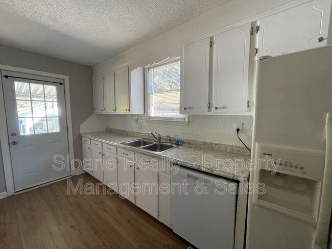 Building Photo - 1520 N Avalon Cir