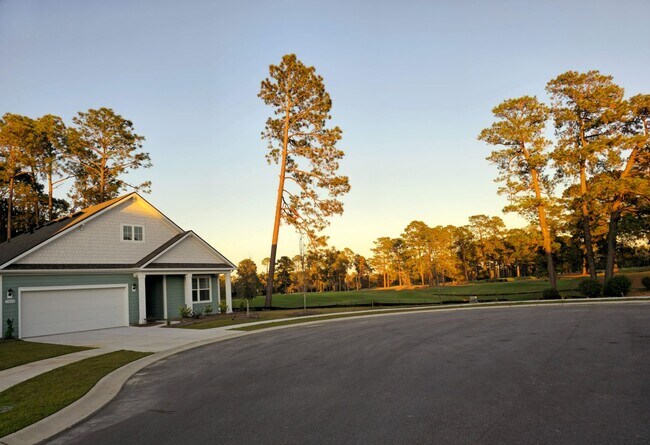 Foto del edificio - Live the Dream: Luxury Golf Course Living Awaits!