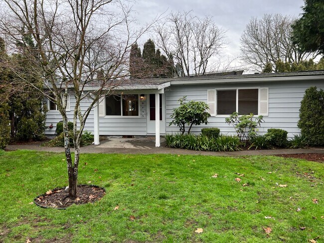 Building Photo - Cozy Updated 3 Bedroom Happy Valley Unit
