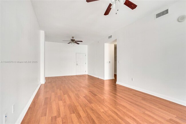 Foto del edificio - 8395 SW 73rd Ave