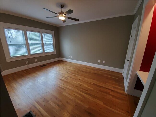 Building Photo - 745 Monroe Dr NE