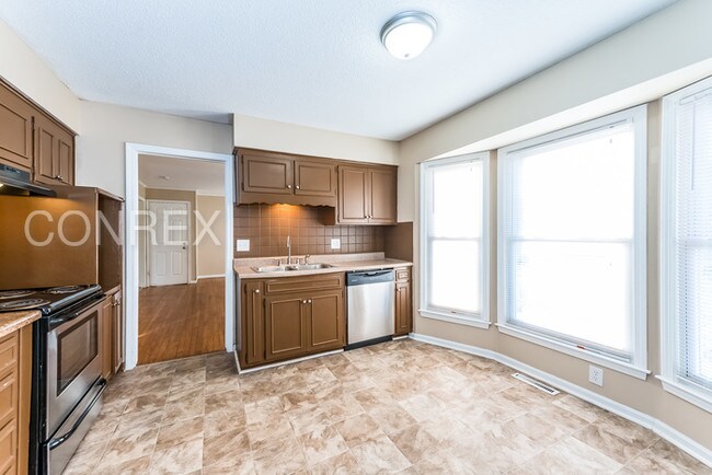 Building Photo - Very nice 4 bdrm/2 bath home for great value!
