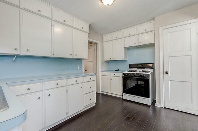 Building Photo - 7331 La Paseo St