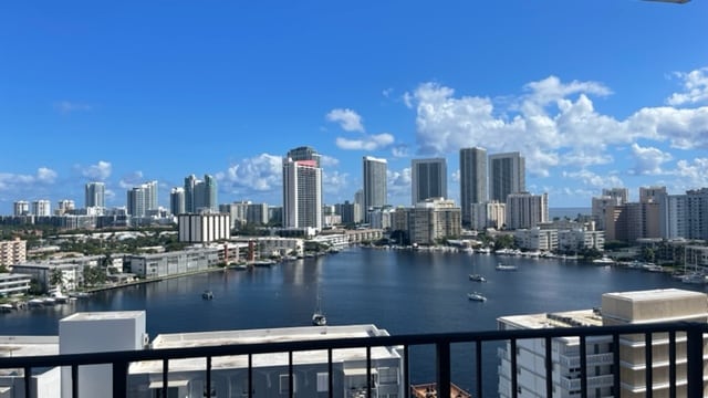 Foto del edificio - 427 Golden Isles Dr