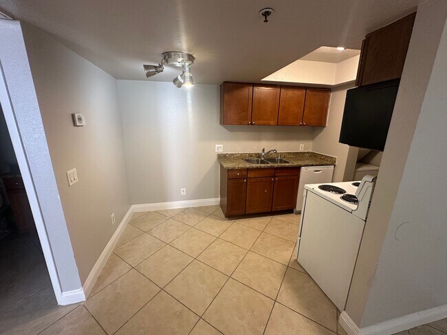 Foto del edificio - 4200 S Valley View Blvd
