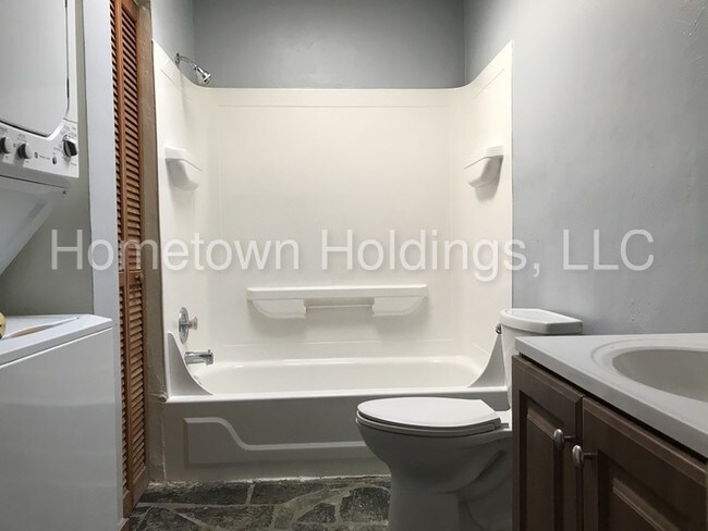 Building Photo - 111 Highland Ave SW