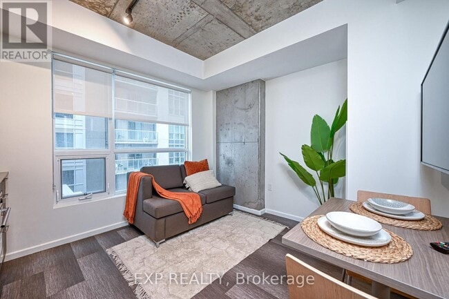 Building Photo - 211-211 Besserer St