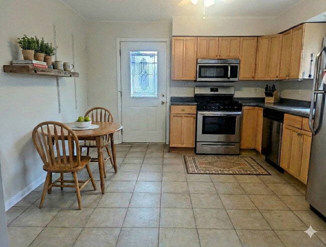 Building Photo - 413 W Palatine Rd