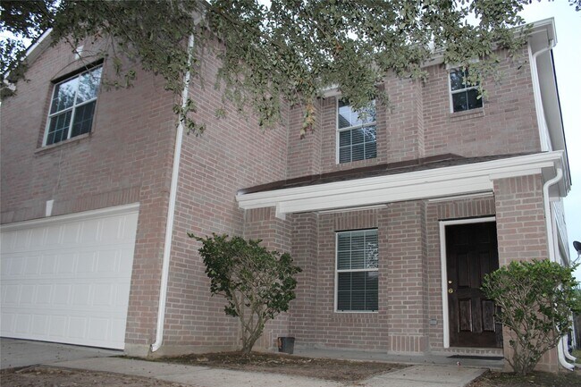 Foto del edificio - 8143 Sanders Forest Ct