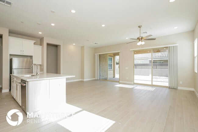 Foto del edificio - 14066 W Desert Flower Dr