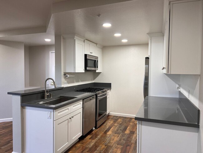 Building Photo - DOUBLE CAR GARAGE! AC! LARGE PATIO BALCONY...