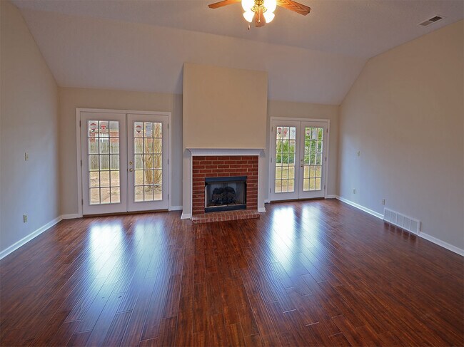 Foto del edificio - 3 bed, 2 bath near Macon and Houston Levee