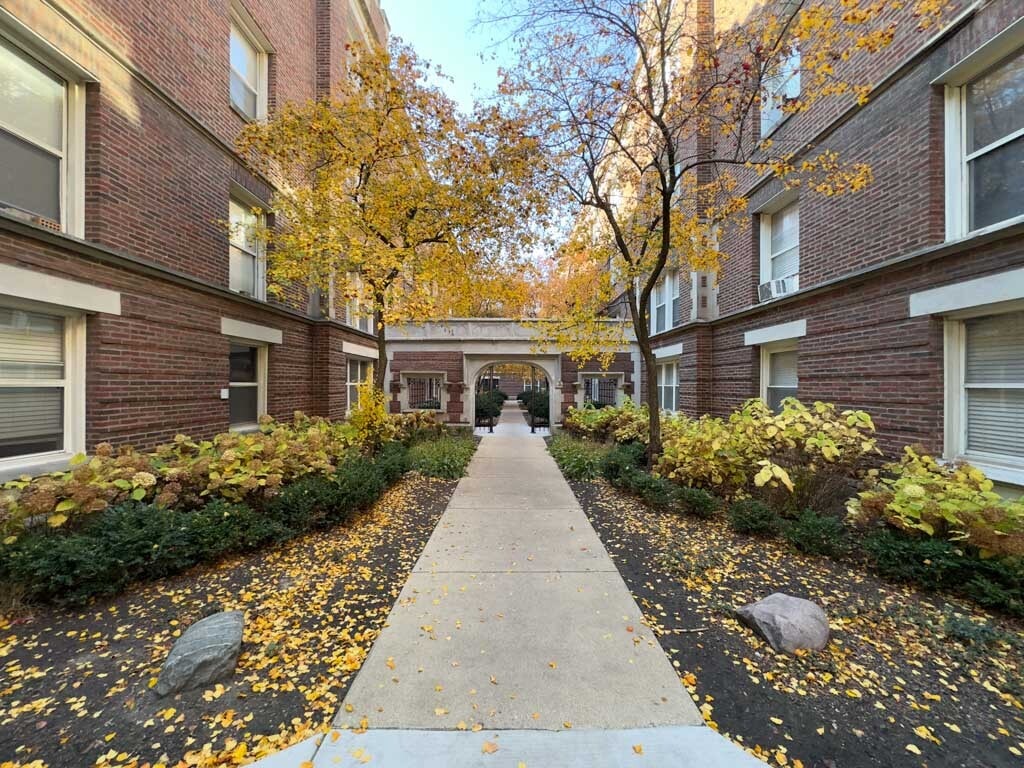 Primary Photo - 4134.5 N Sheridan Rd